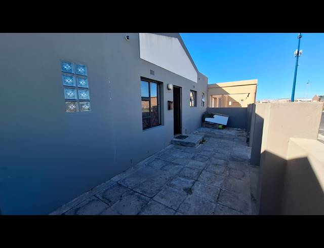 3 BEDROOM FREEHOLD FOR SALE IN STRANDFONTEIN